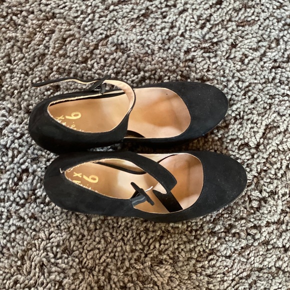 Black heels - Picture 1 of 4